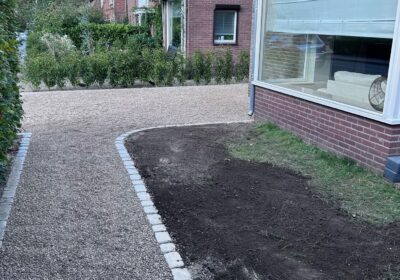 Aanleg grindpad in voortuin Oosterbeek